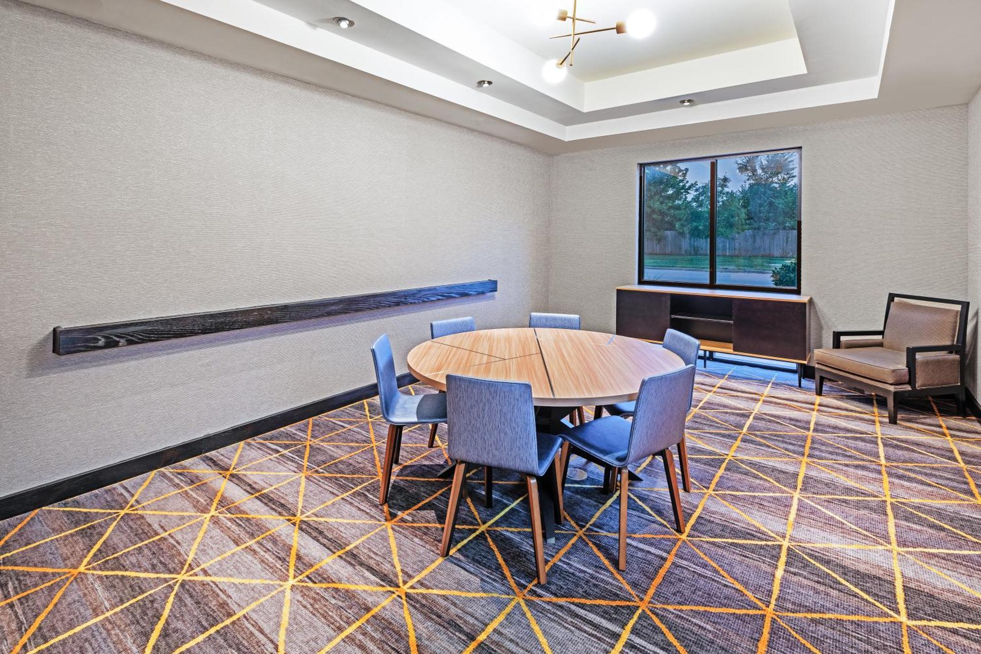 & Stillwater-university West By Ihg Hotel 3*